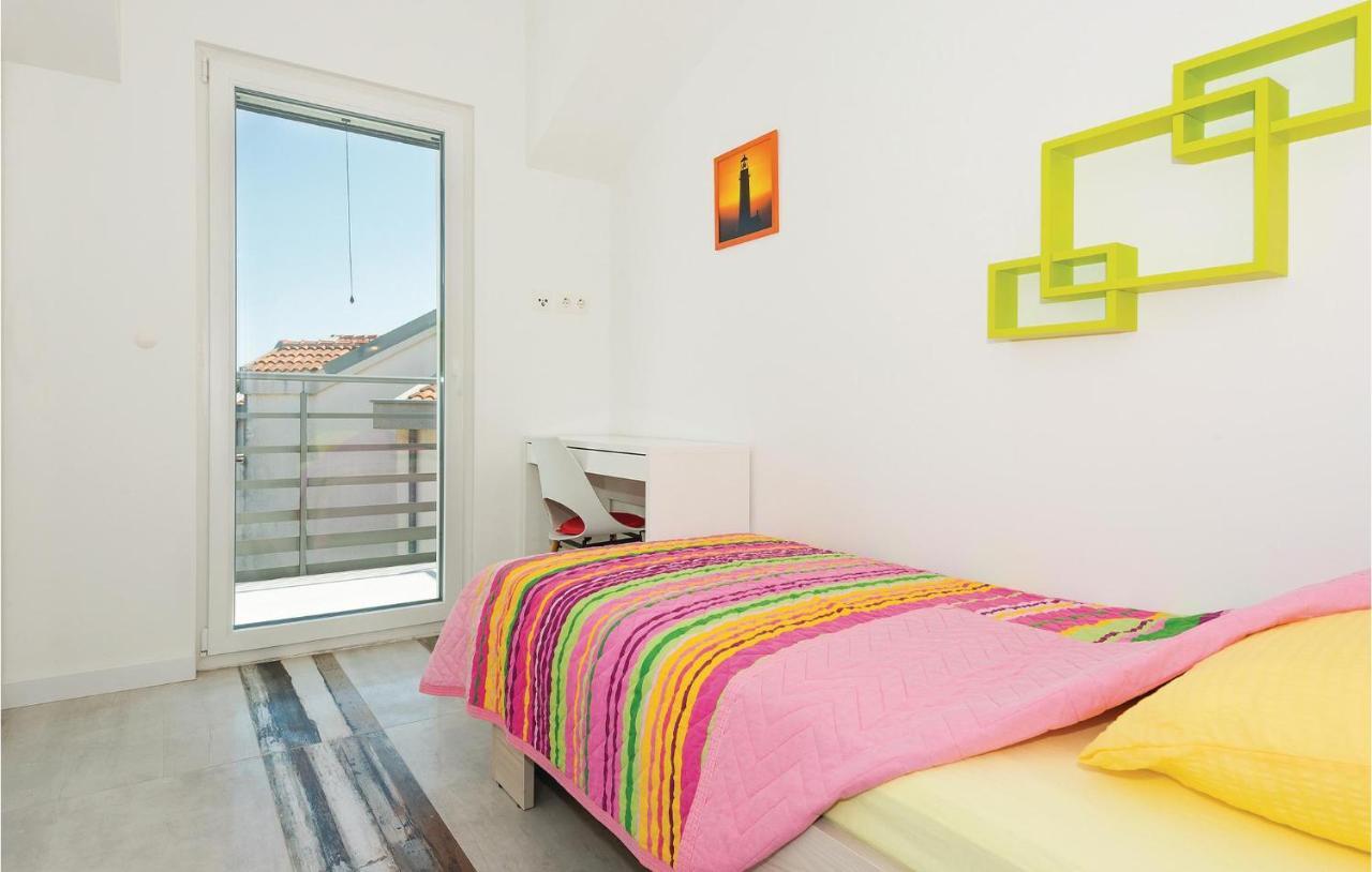 Cozy Apartment In Brodarica With Wifi Exterior photo